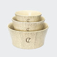 Indlæs billede i gallerifremviser, Hundeskål Cloud7 Yoji Creme Prikker - MyDreamPet