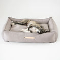 Indlæs billede i gallerifremviser, Labbvenn Hundeseng Töve Bed Nød - MyDreamPet